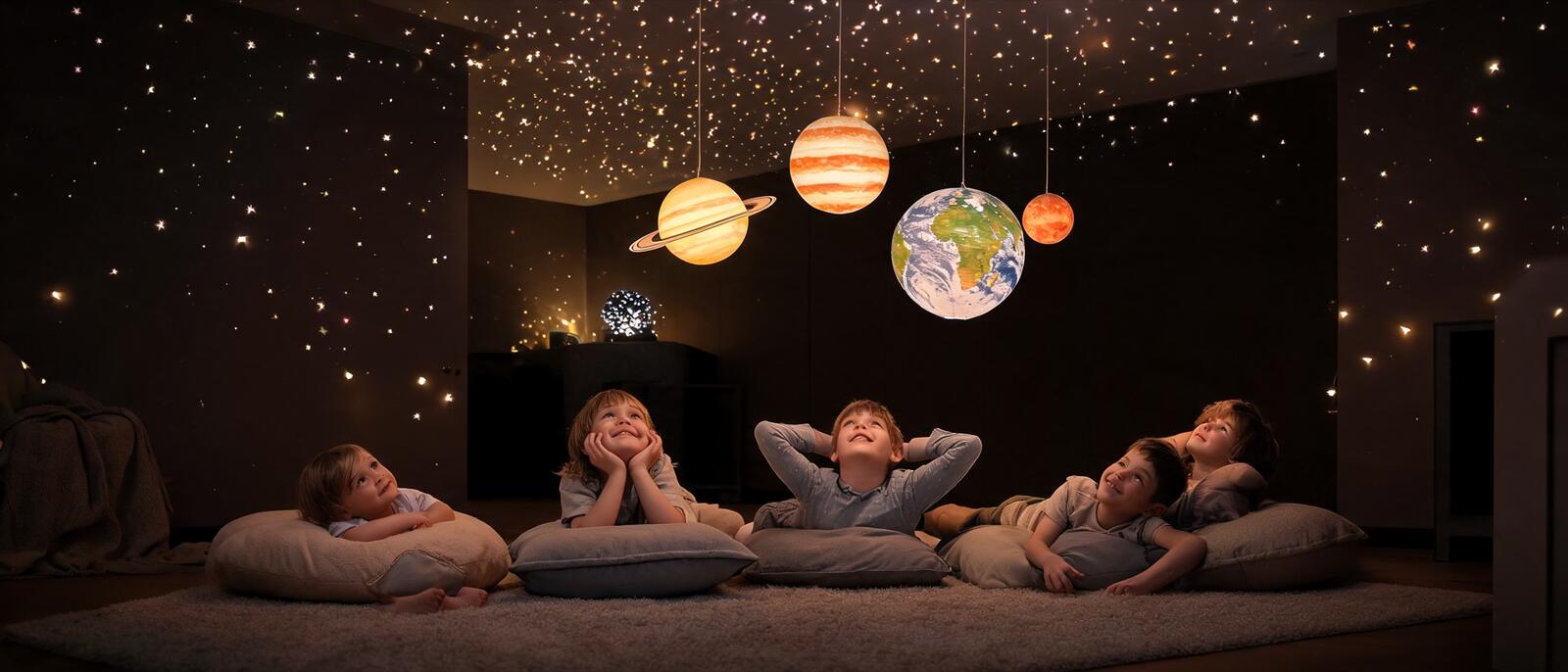 Chambre plongée dans le noir avec étoiles projetées et planètes